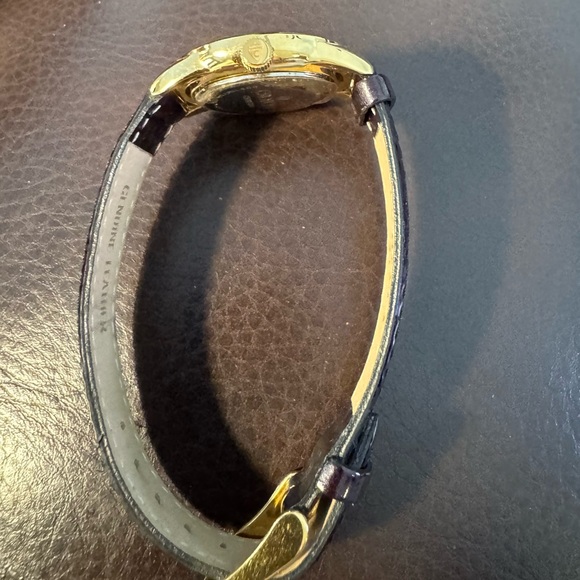 Vintage Croton Ladies Gold tone with alligator or crocodile leather strap main image 5
